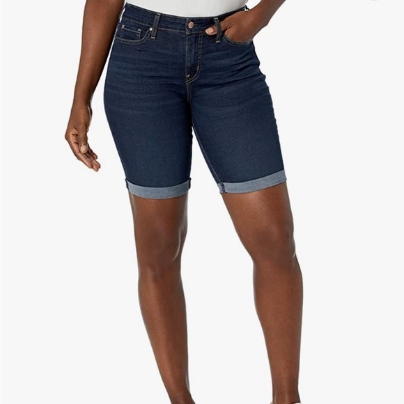 Sz6 Levi’s Signature Modern Skinny Shorts Dark Wash EUC - Picture 3 of 12